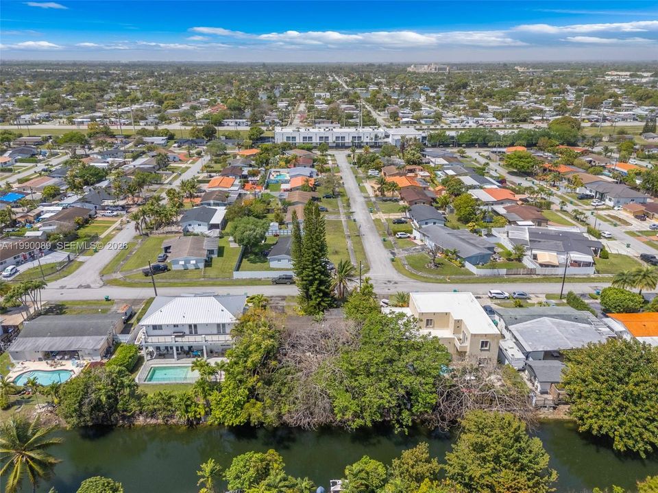 Recently Sold: $650,000 (4 beds, 2 baths, 1436 Square Feet)