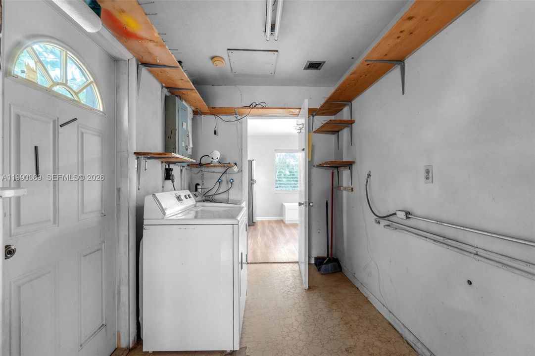 Recently Sold: $650,000 (4 beds, 2 baths, 1436 Square Feet)