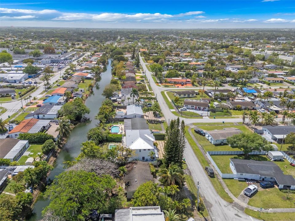 Recently Sold: $650,000 (4 beds, 2 baths, 1436 Square Feet)