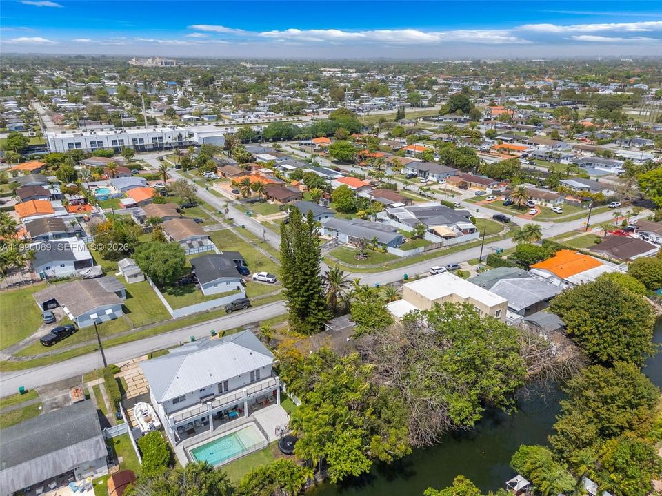 Recently Sold: $650,000 (4 beds, 2 baths, 1436 Square Feet)