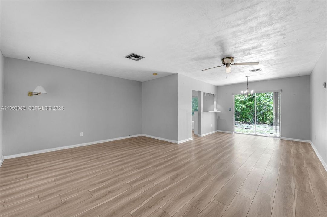 Recently Sold: $650,000 (4 beds, 2 baths, 1436 Square Feet)