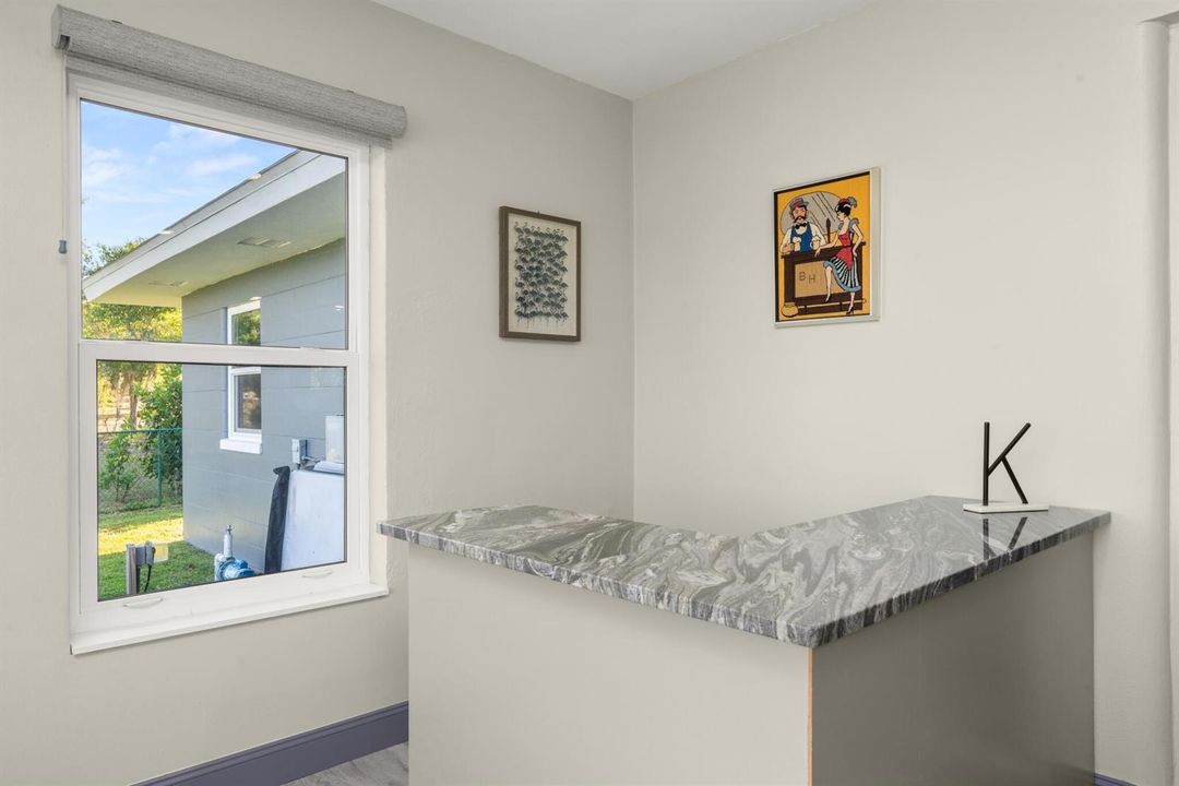 interior - lanai 5