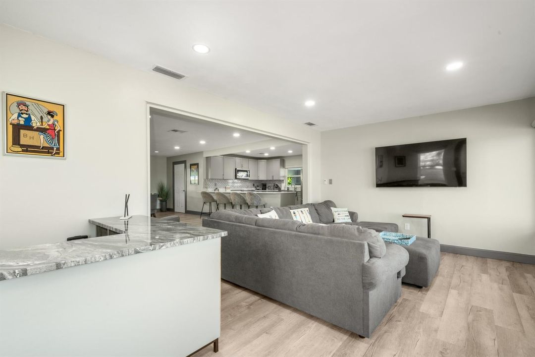 interior - lanai 3