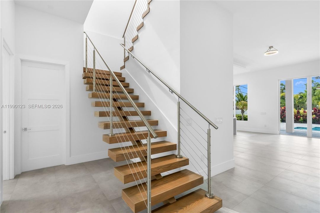 En Venta: $2,175,000 (5 camas, 4 baños, 3617 Pies cuadrados)