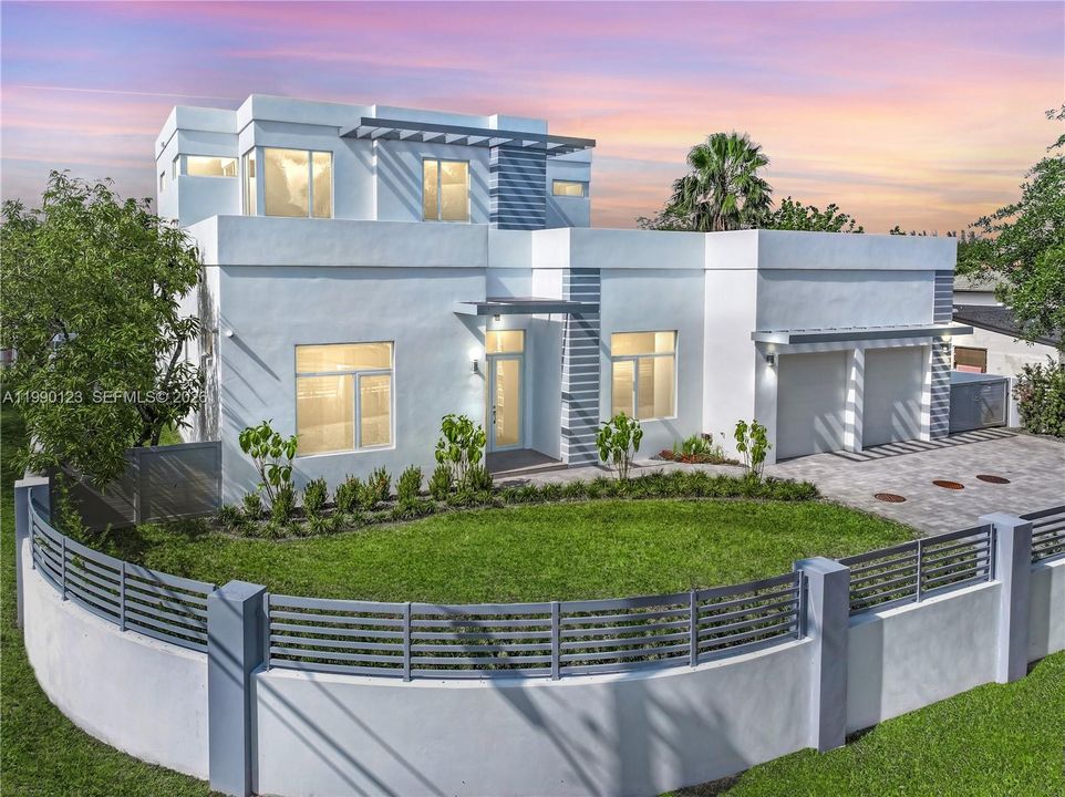 En Venta: $2,175,000 (5 camas, 4 baños, 3617 Pies cuadrados)