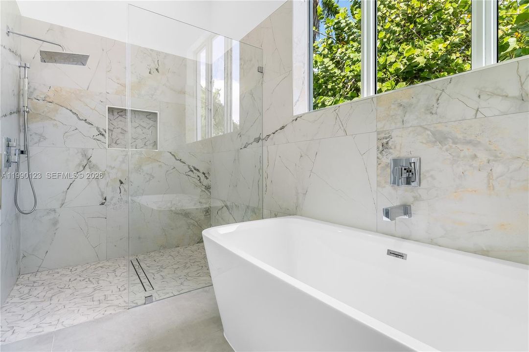 En Venta: $2,175,000 (5 camas, 4 baños, 3617 Pies cuadrados)