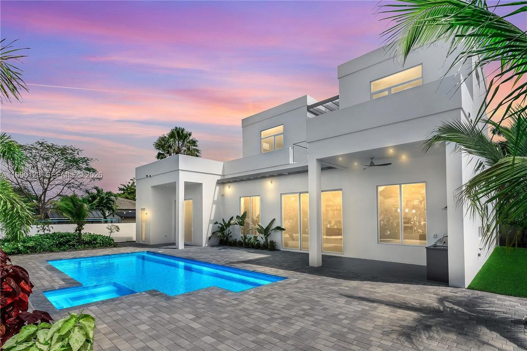 En Venta: $2,175,000 (5 camas, 4 baños, 3617 Pies cuadrados)