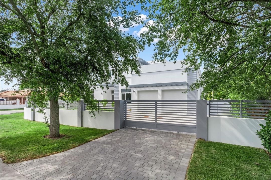 En Venta: $2,175,000 (5 camas, 4 baños, 3617 Pies cuadrados)
