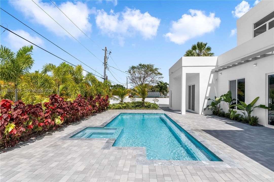 En Venta: $2,175,000 (5 camas, 4 baños, 3617 Pies cuadrados)