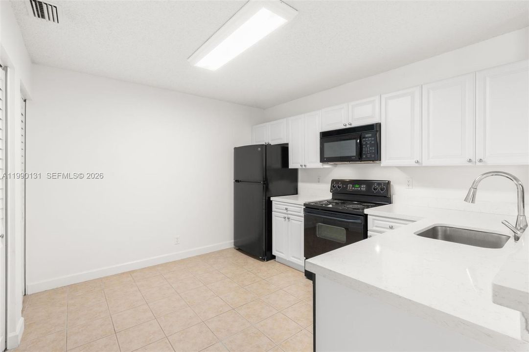Active With Contract: $175,000 (1 beds, 1 baths, 784 Square Feet)