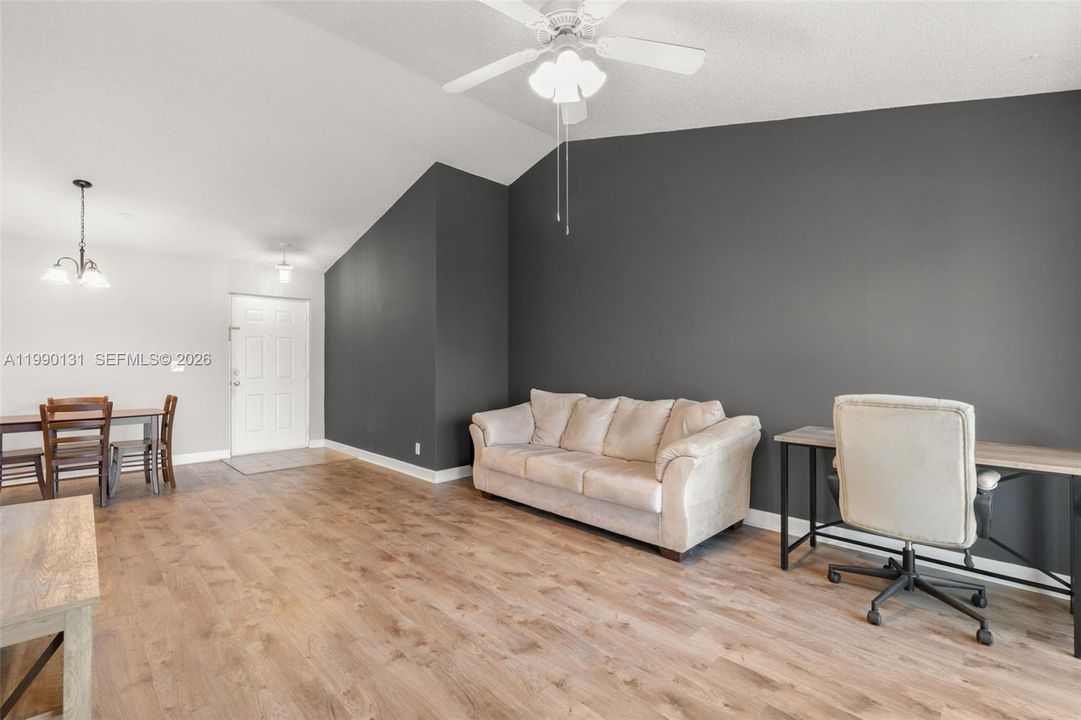 Active With Contract: $175,000 (1 beds, 1 baths, 784 Square Feet)