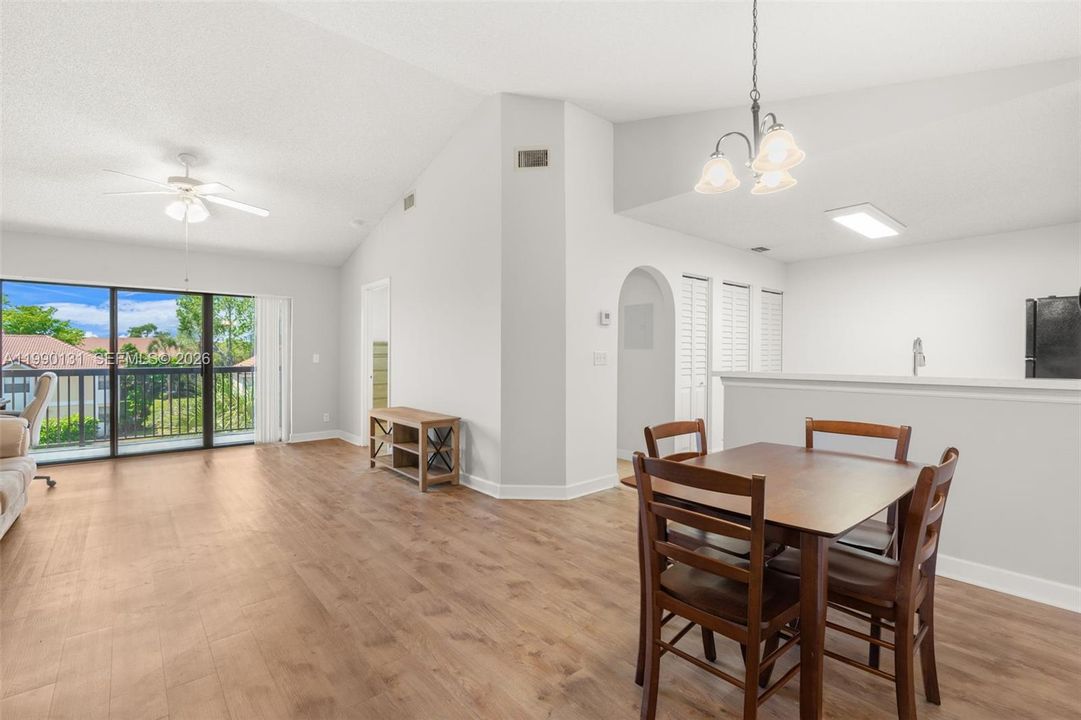 Active With Contract: $175,000 (1 beds, 1 baths, 784 Square Feet)