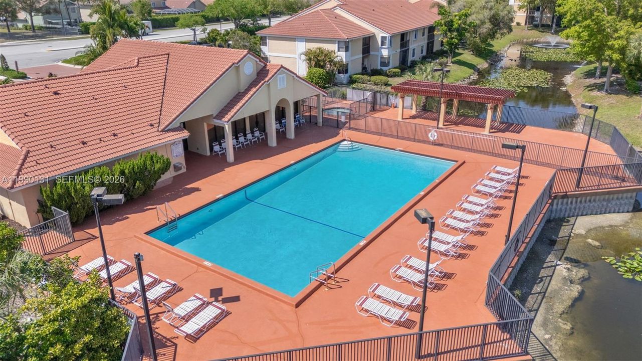 Active With Contract: $175,000 (1 beds, 1 baths, 784 Square Feet)
