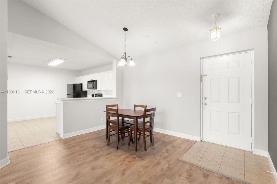 Active With Contract: $175,000 (1 beds, 1 baths, 784 Square Feet)