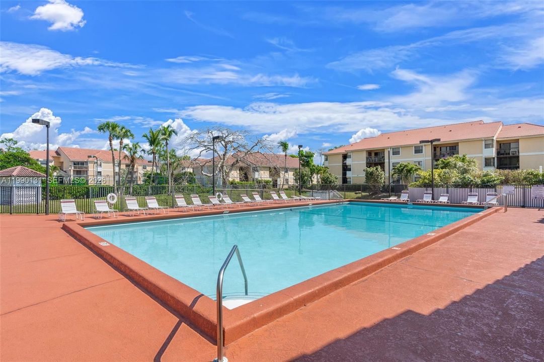 Active With Contract: $175,000 (1 beds, 1 baths, 784 Square Feet)