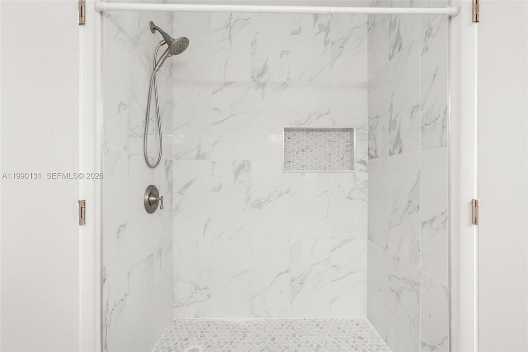 Active With Contract: $175,000 (1 beds, 1 baths, 784 Square Feet)