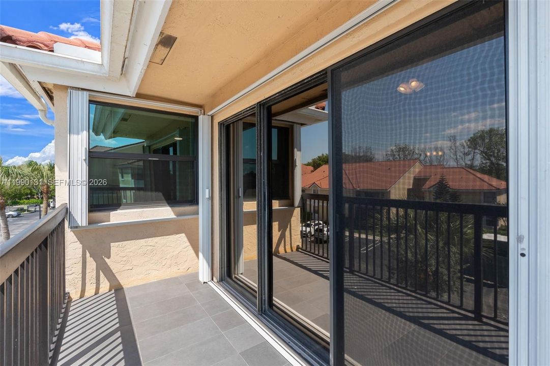 Active With Contract: $175,000 (1 beds, 1 baths, 784 Square Feet)