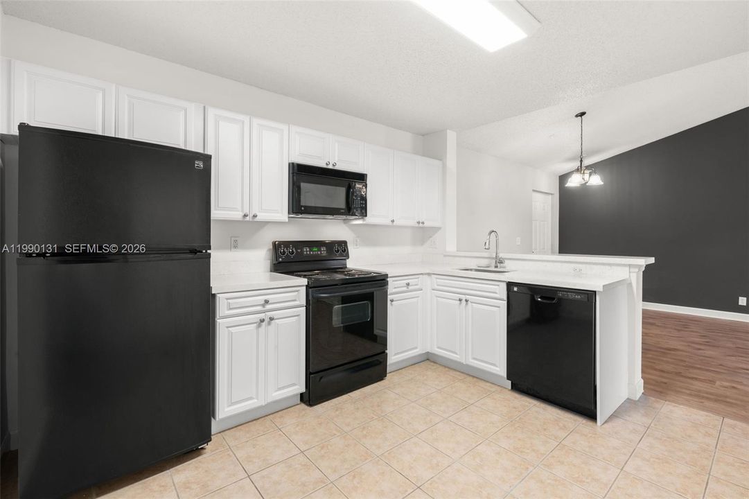 Active With Contract: $175,000 (1 beds, 1 baths, 784 Square Feet)