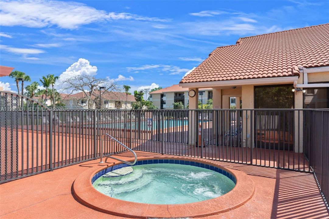 Active With Contract: $175,000 (1 beds, 1 baths, 784 Square Feet)