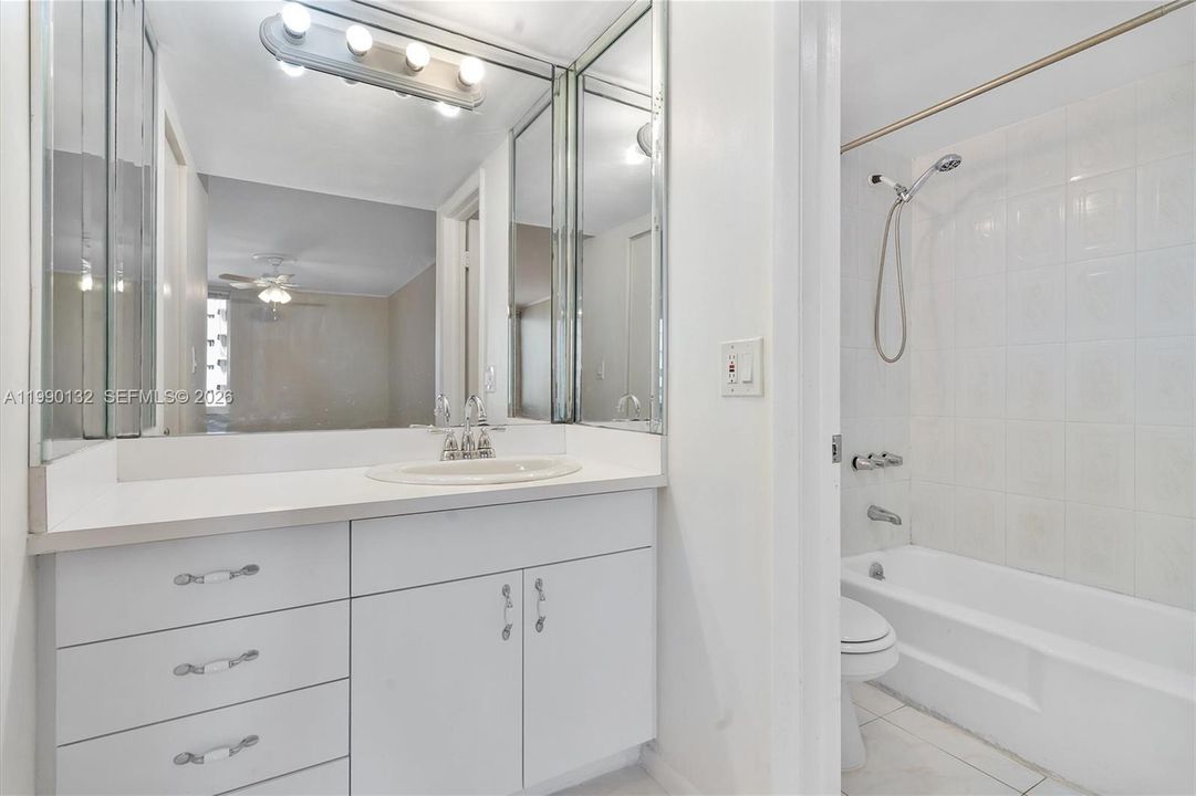 Activo con contrato: $195,000 (1 camas, 1 baños, 780 Pies cuadrados)