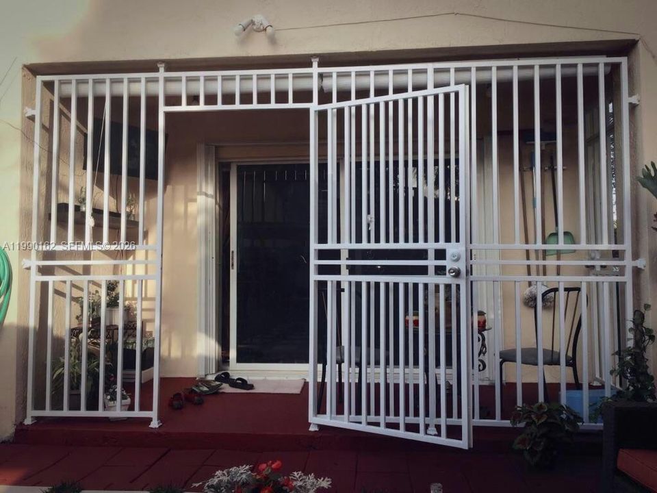For Sale: $398,000 (3 beds, 2 baths, 1320 Square Feet)