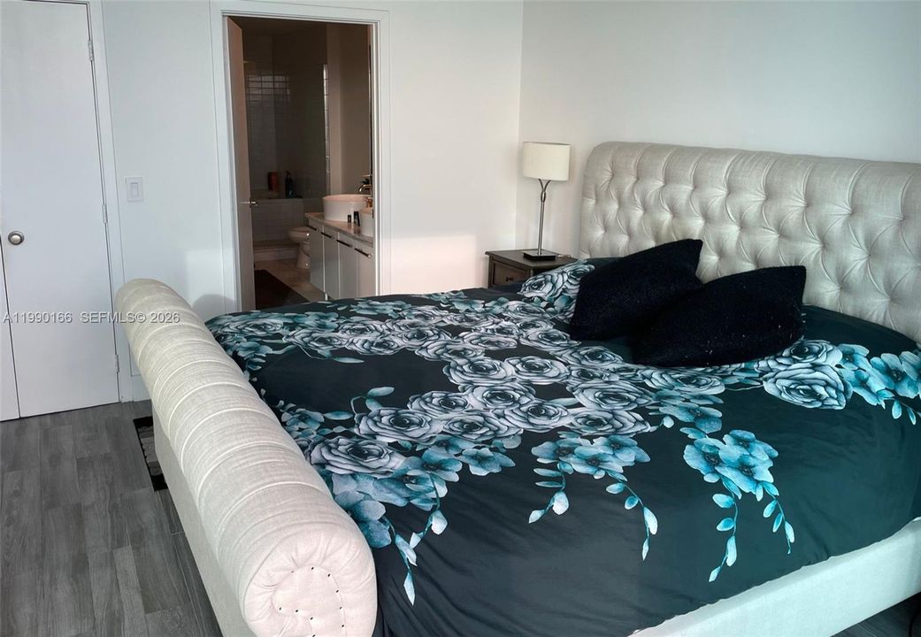 For Sale: $599,000 (1 beds, 1 baths, 845 Square Feet)