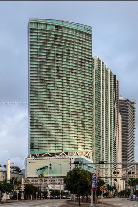 For Sale: $599,000 (1 beds, 1 baths, 845 Square Feet)