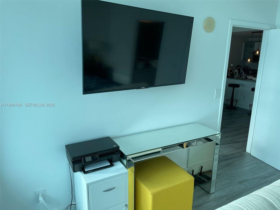 For Sale: $599,000 (1 beds, 1 baths, 845 Square Feet)