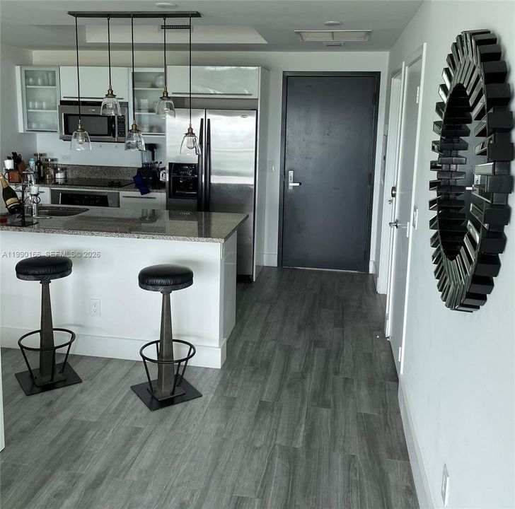 For Sale: $599,000 (1 beds, 1 baths, 845 Square Feet)