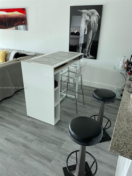 For Sale: $599,000 (1 beds, 1 baths, 845 Square Feet)