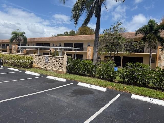 Active With Contract: $154,000 (1 beds, 1 baths, 646 Square Feet)