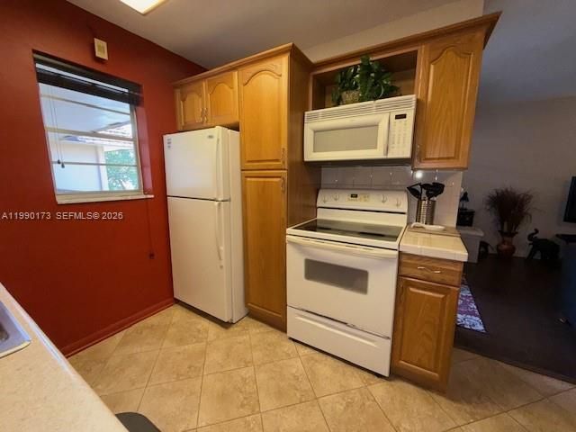 Active With Contract: $154,000 (1 beds, 1 baths, 646 Square Feet)