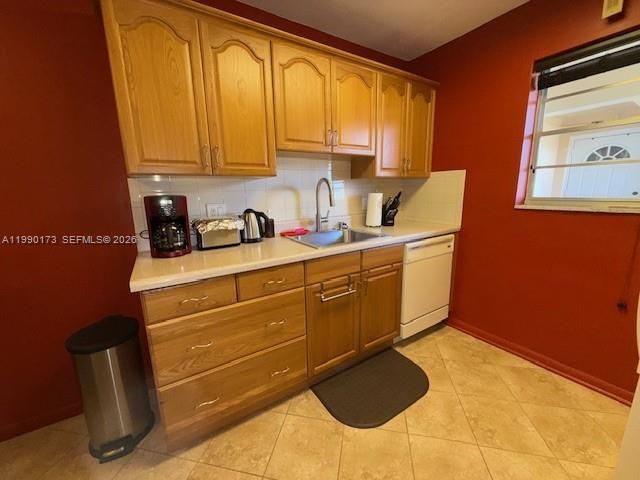 Active With Contract: $154,000 (1 beds, 1 baths, 646 Square Feet)