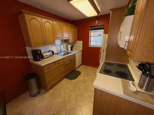 Active With Contract: $154,000 (1 beds, 1 baths, 646 Square Feet)