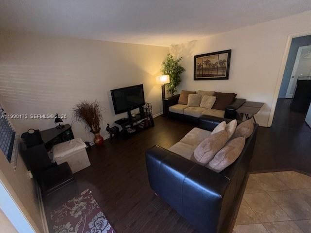 Active With Contract: $154,000 (1 beds, 1 baths, 646 Square Feet)