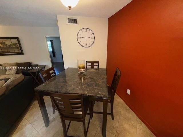 Active With Contract: $154,000 (1 beds, 1 baths, 646 Square Feet)