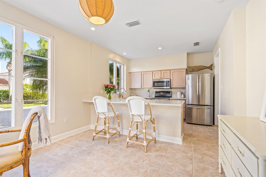 9. 4805 26 Kitchen 1 - Updates-210