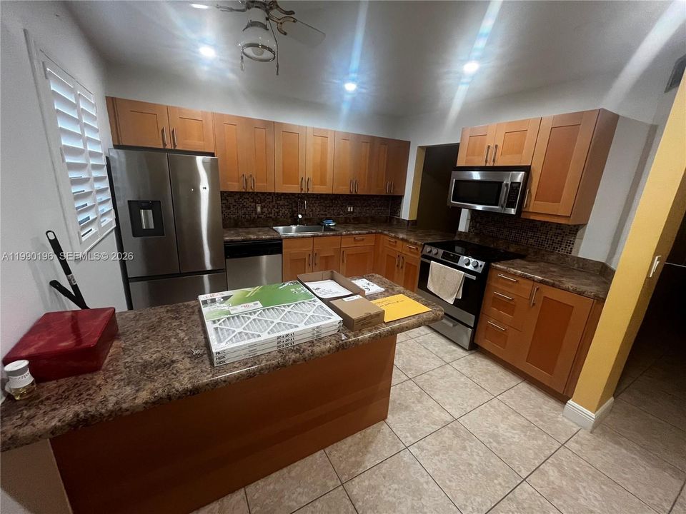 For Sale: $206,000 (2 beds, 2 baths, 1015 Square Feet)