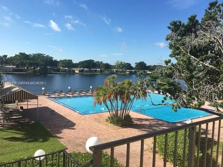 For Sale: $206,000 (2 beds, 2 baths, 1015 Square Feet)