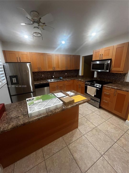 For Sale: $206,000 (2 beds, 2 baths, 1015 Square Feet)