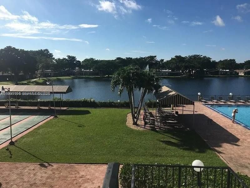 For Sale: $206,000 (2 beds, 2 baths, 1015 Square Feet)