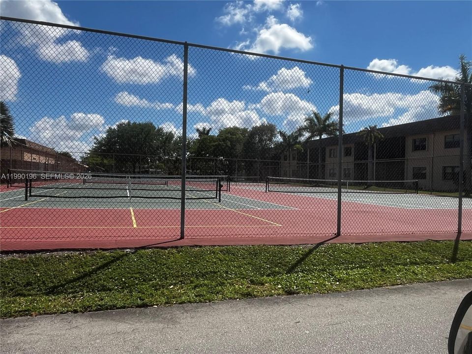 For Sale: $206,000 (2 beds, 2 baths, 1015 Square Feet)