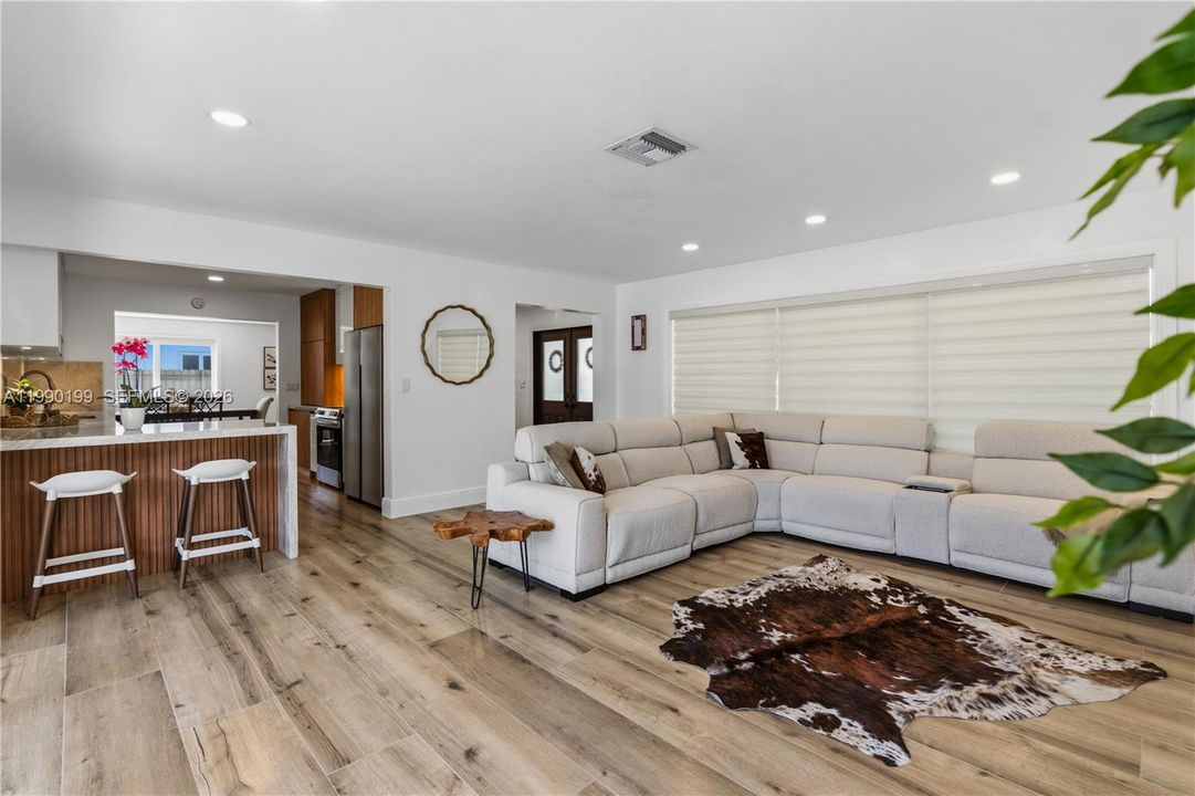 For Sale: $1,227,000 (3 beds, 2 baths, 1868 Square Feet)