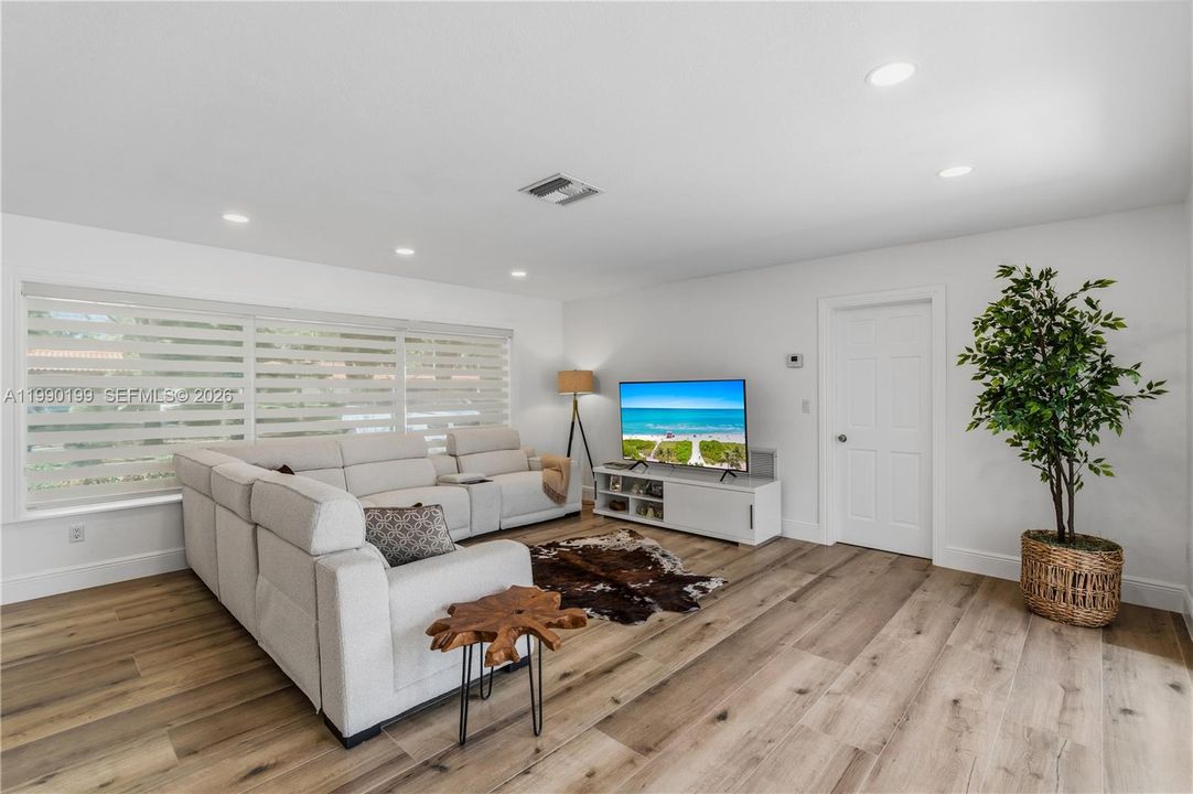 For Sale: $1,227,000 (3 beds, 2 baths, 1868 Square Feet)