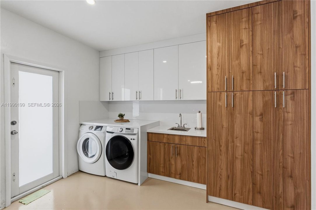 For Sale: $1,227,000 (3 beds, 2 baths, 1868 Square Feet)