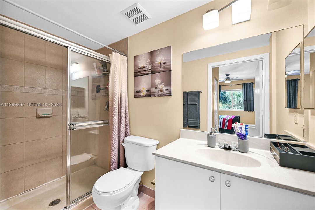 For Sale: $210,000 (2 beds, 2 baths, 914 Square Feet)