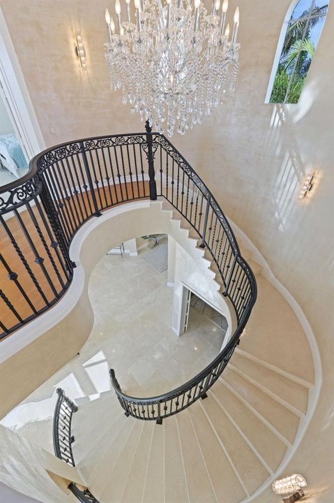 Vertial Spiral Staircase - 99