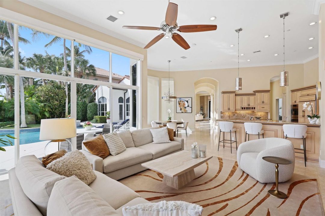 40 Living Room & Pool
