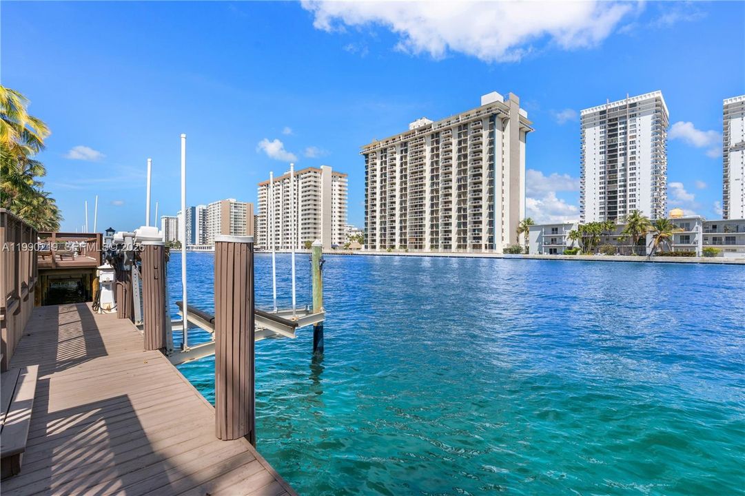 Active With Contract: $4,350,000 (5 beds, 5 baths, 5302 Square Feet)