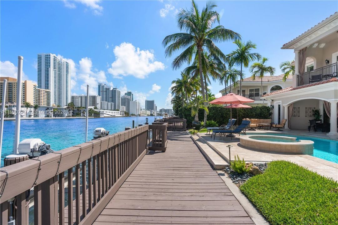 Active With Contract: $4,350,000 (5 beds, 5 baths, 5302 Square Feet)